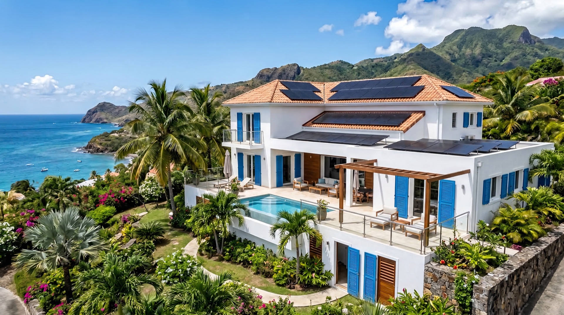 Villa moderne panneaux solaires